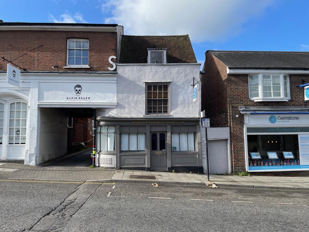 Lot: 80 - VACANT CITY CENTRE COMMERCIAL PREMISES - Front view of 37 North Hill Colchester